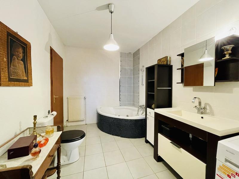 Maison - 189 m² - 8 pièces