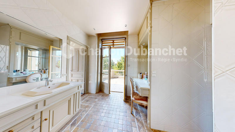 Maison - 299 m² - 7 pièces