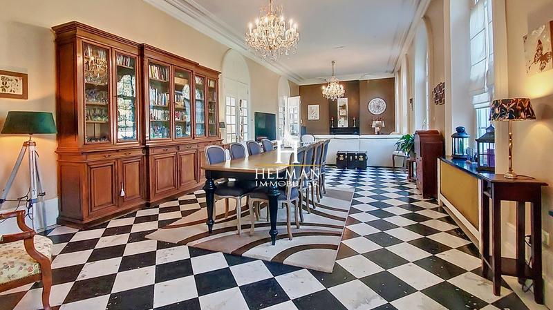 Maison - 316 m² - 12 pièces