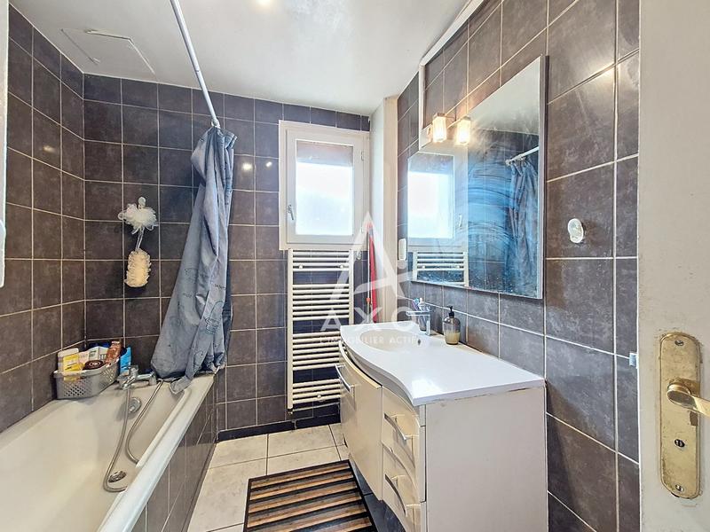 Maison - 147 m² - 9 pièces