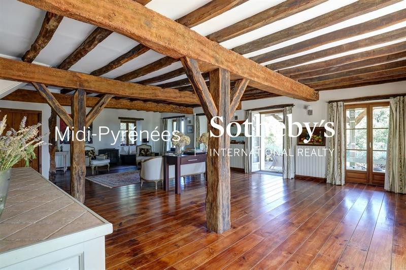 Maison de maîtres - 728 m² - 18 pièces