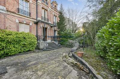 Maison - 617 m² - 12 pièces