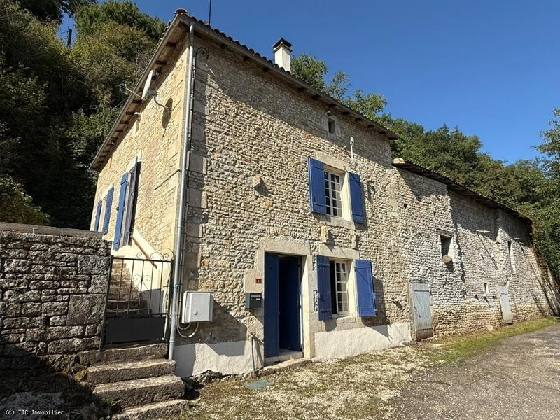 Maison en pierre - 99 m² - 5 pièces