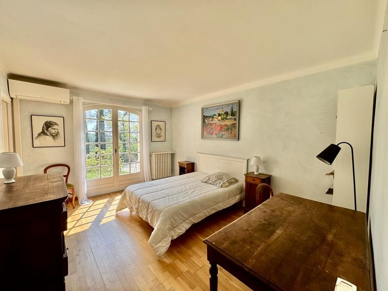 Maison - 274 m² - 11 pièces