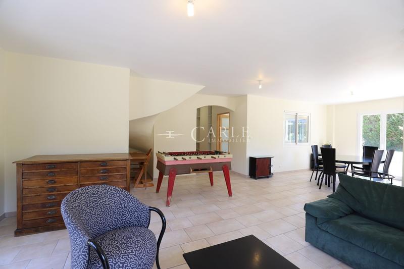 Villa - 255 m² - 10 pièces