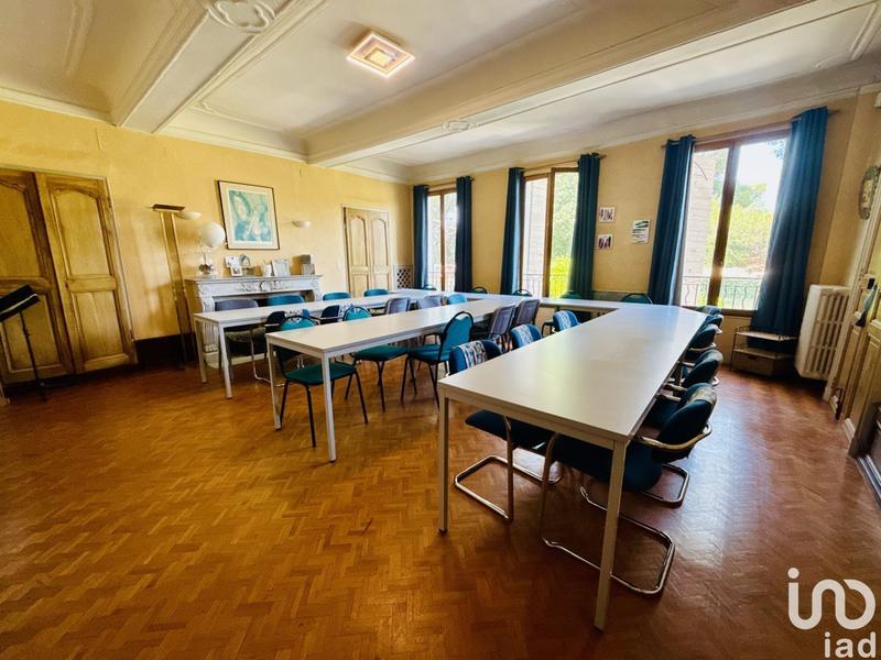 Maison - 1 000 m² - 11 pièces