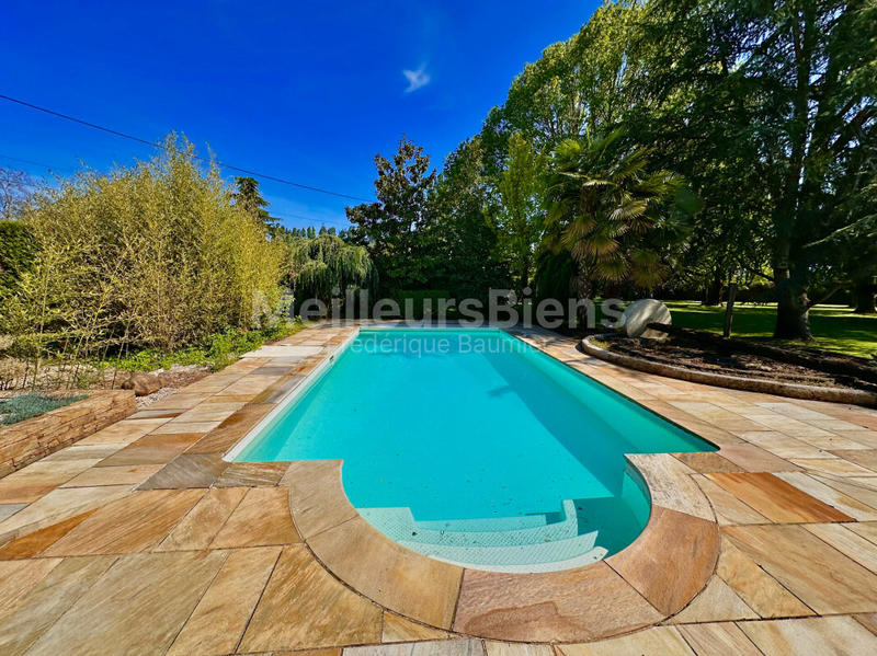 Maison - 275 m² - 9 pièces