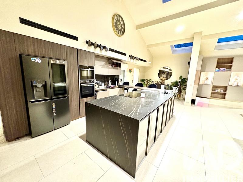 Maison - 213 m² - 5 pièces