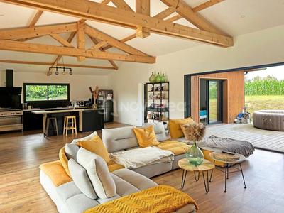 Maison - 140 m² - 5 pièces