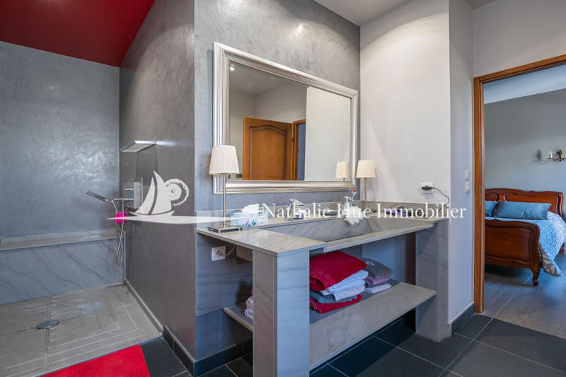 Maison - 204 m² - 7 pièces