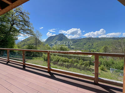 Maison - 210 m² - 8 pièces