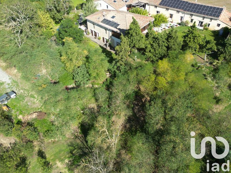 Maison - 1 828 m² - 50 pièces