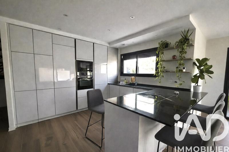 Maison - 140 m² - 5 pièces