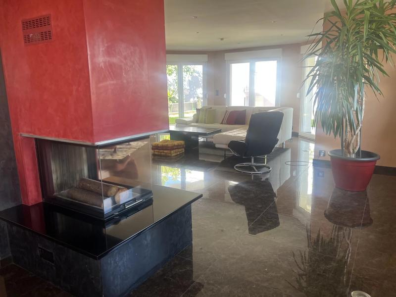 Maison - 266 m² - 7 pièces