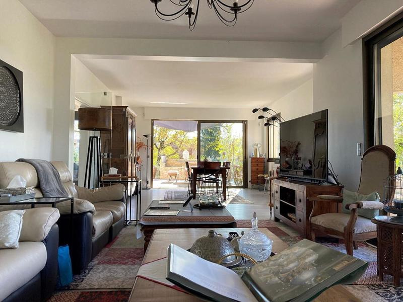 Maison - 255 m² - 9 pièces