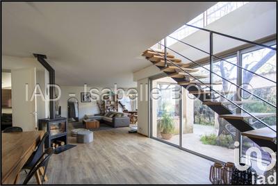 Maison - 216 m² - 9 pièces