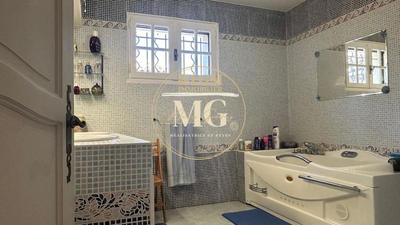 Maison - 219 m² - 4 pièces