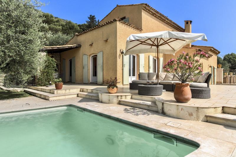 Maison - 230 m² - 7 pièces