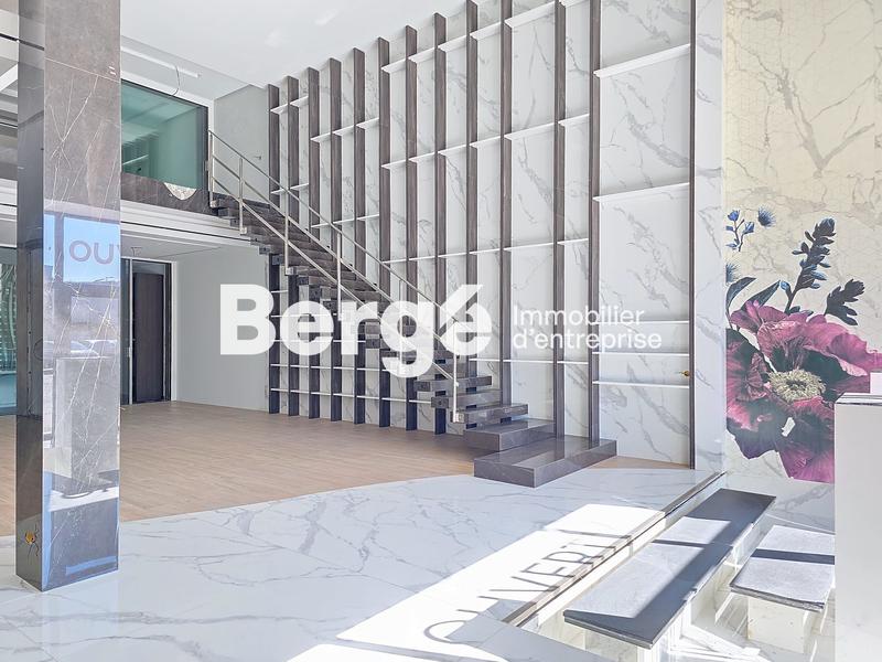 Local commercial - 213 m²