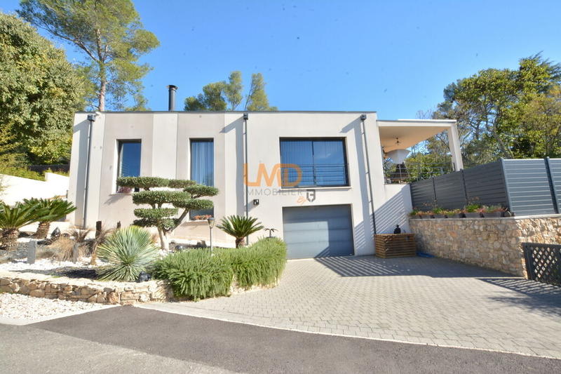 Propriété - 147 m² - 6 pièces