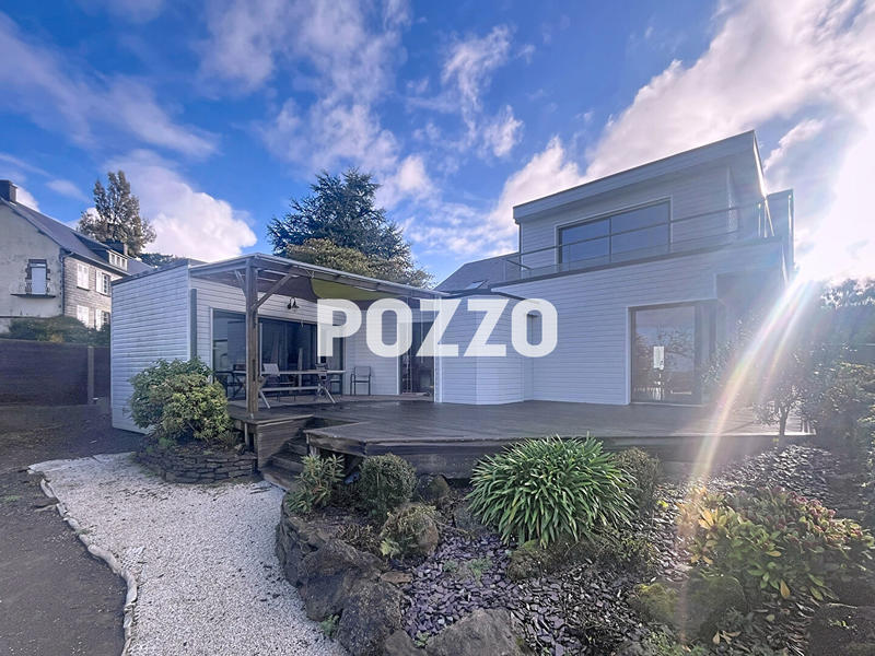 Maison - 202 m² - 7 pièces