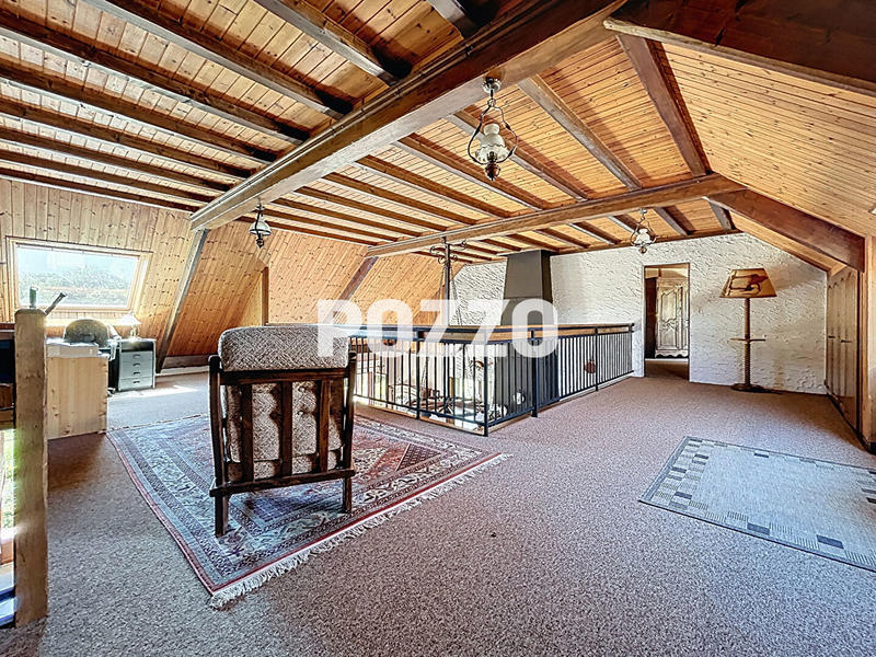 Maison - 220 m² - 8 pièces