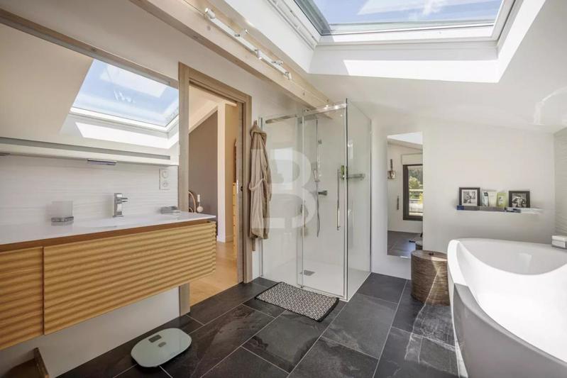 Villa - 358 m² - 9 pièces