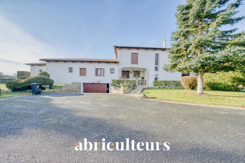 Maison ancienne - 600 m² - 11 pièces