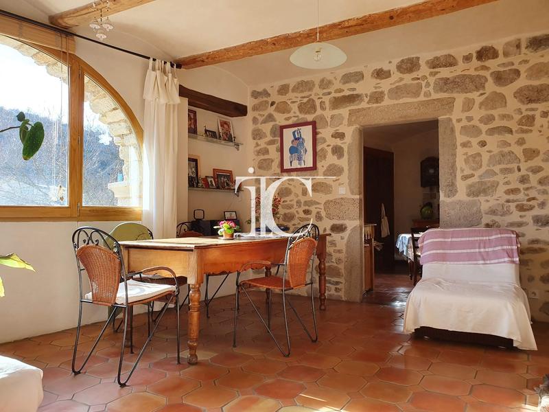 Maison de village - 264 m² - 8 pièces