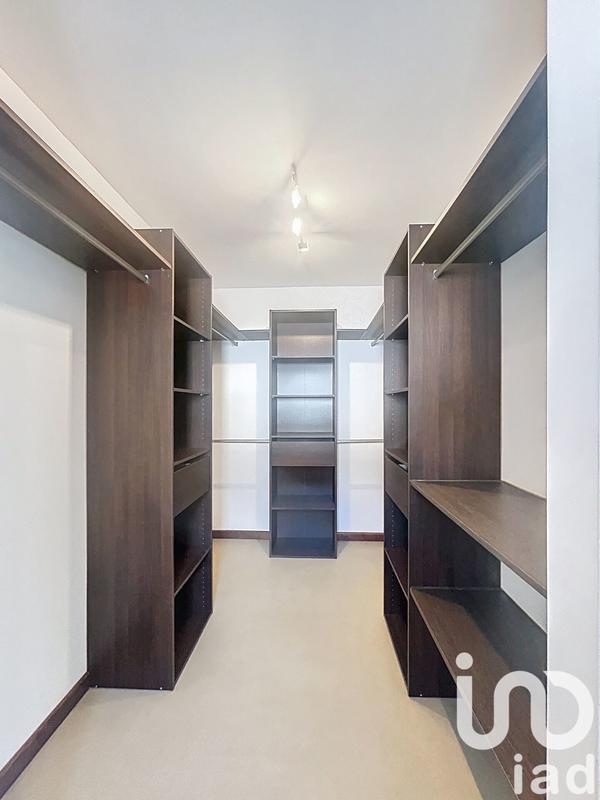 Maison - 303 m² - 8 pièces