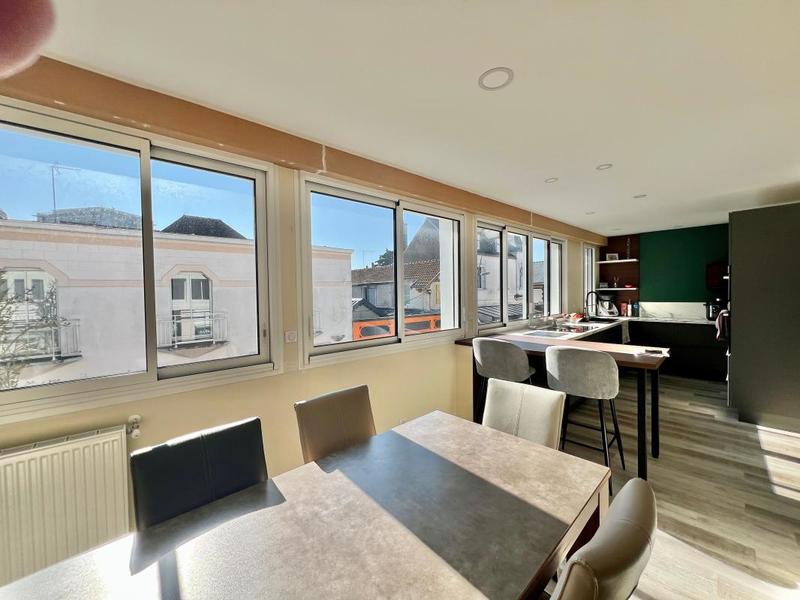 Maison - 260 m² - 9 pièces