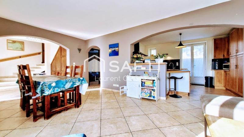 Maison - 238 m² - 6 pièces