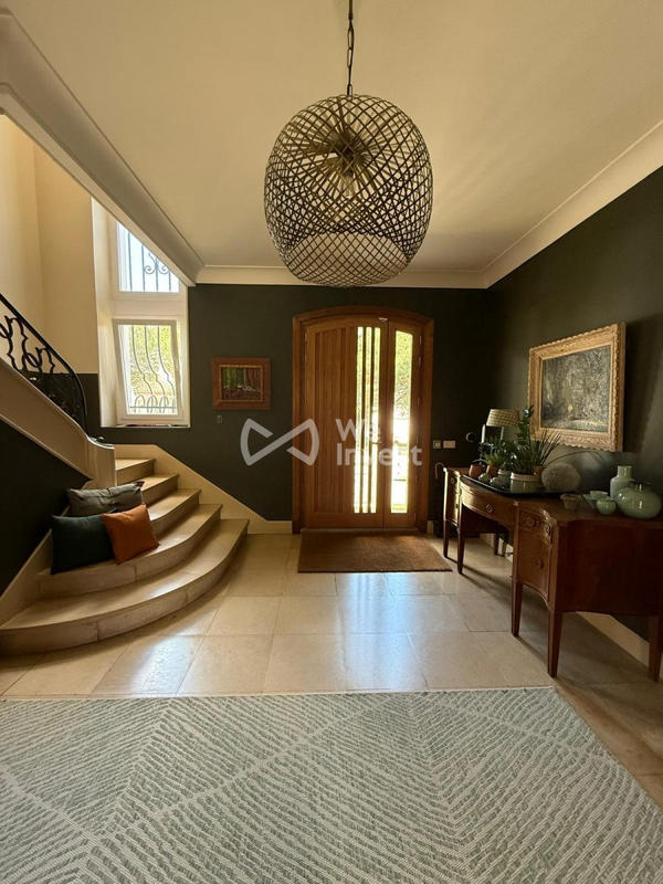 Maison - 260 m² - 8 pièces