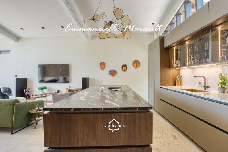 Propriété - 487 m² - 10 pièces