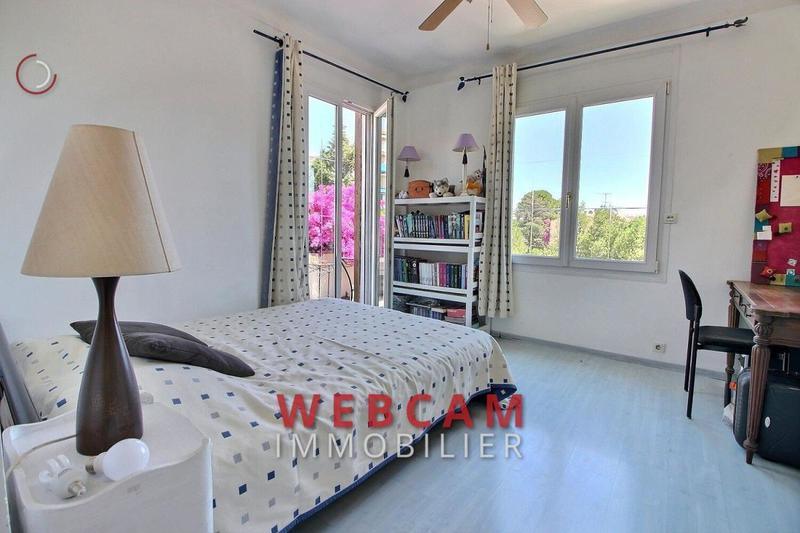 Propriété - 210 m² - 8 pièces