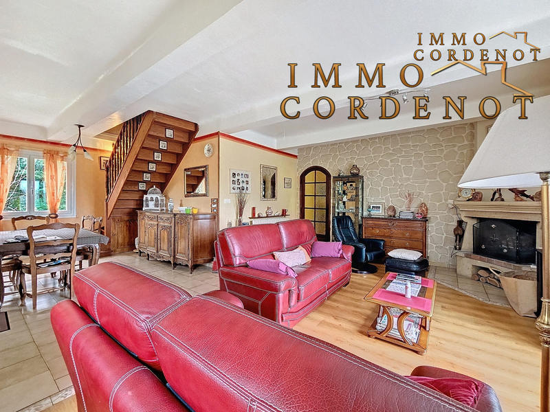 Maison traditionnelle - 237 m² - 9 pièces