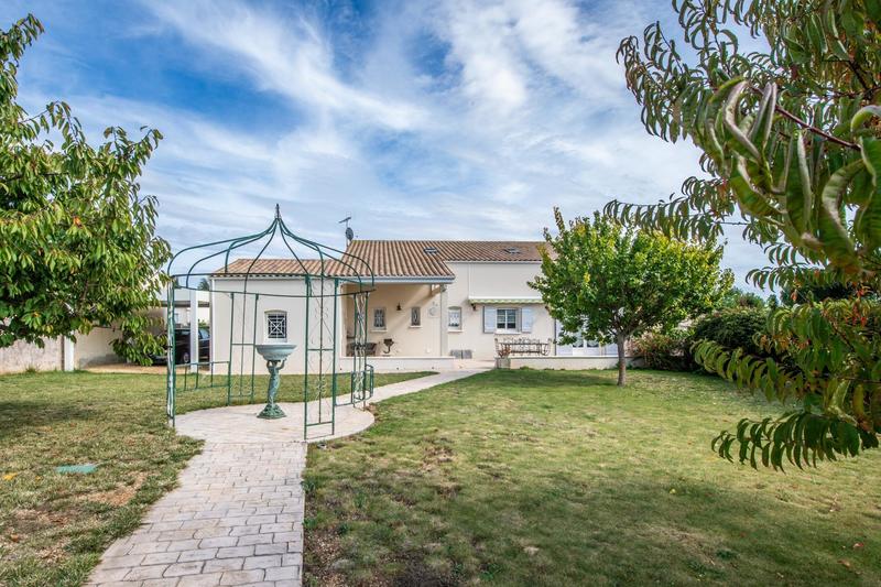 Maison - 183 m² - 8 pièces