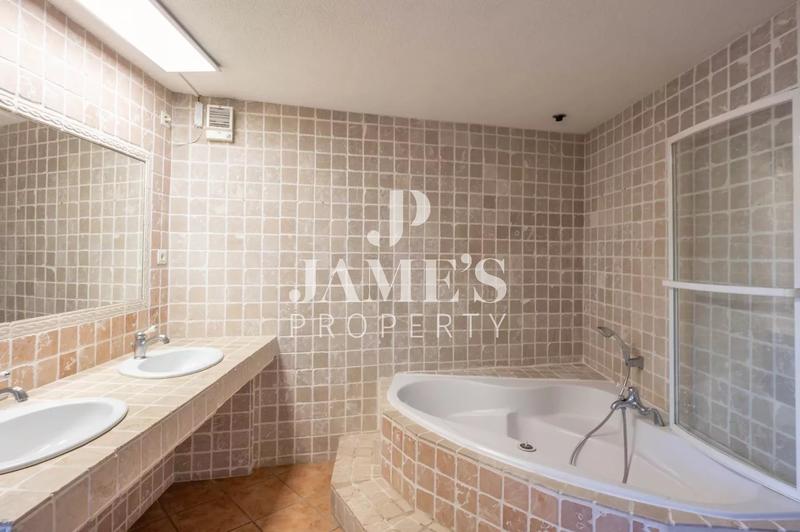 Maison - 295 m² - 7 pièces