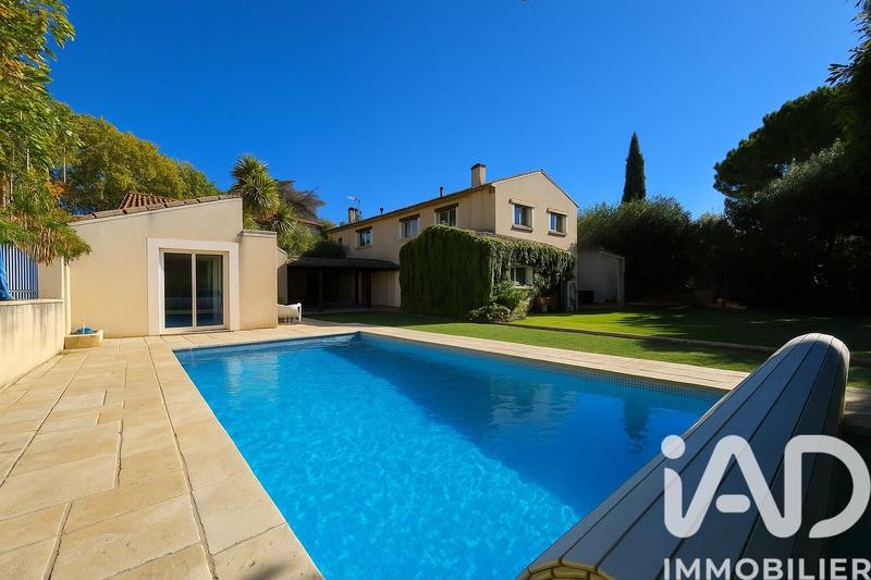 Maison - 315 m² - 9 pièces