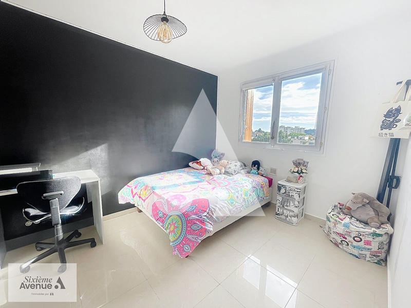 Appartement - 85 m² - 4 pièces