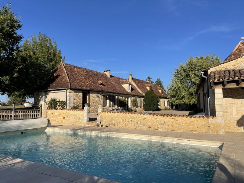 Maison - 430 m² - 16 pièces