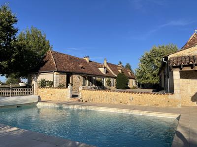 Maison - 430 m² - 16 pièces