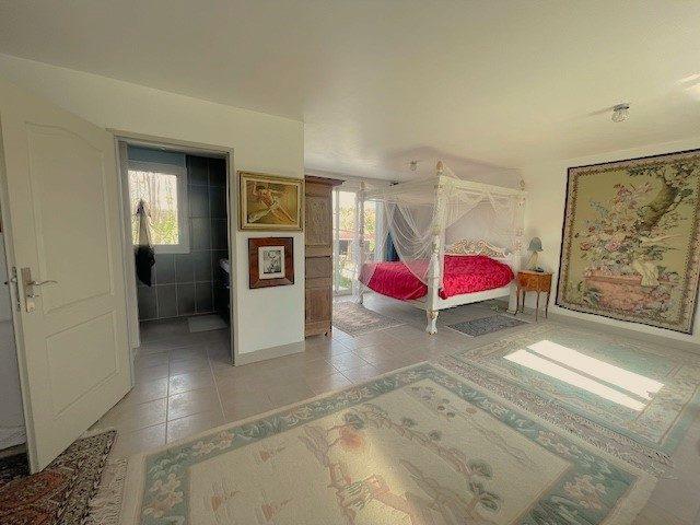 Maison - 222 m² - 7 pièces