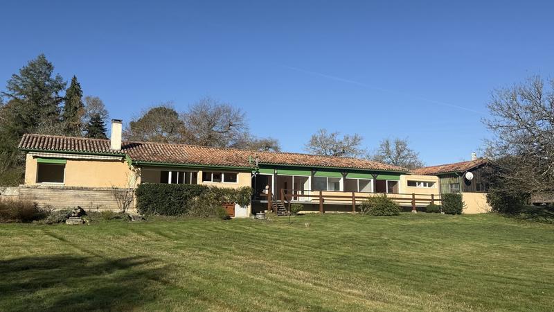 Maison - 235 m² - 7 pièces