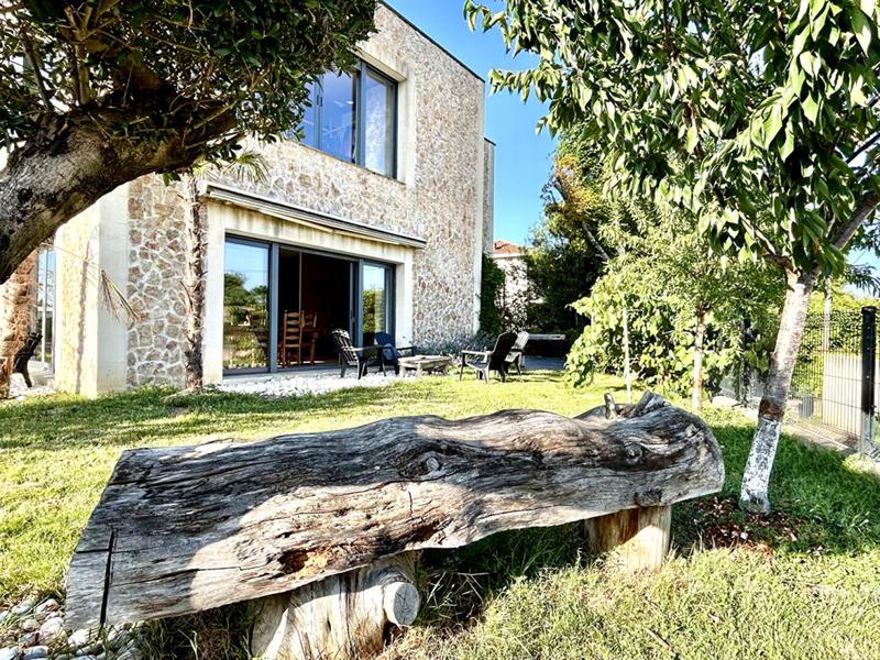 Maison - 240 m² - 7 pièces