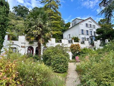 Demeure - 276 m² - 11 pièces