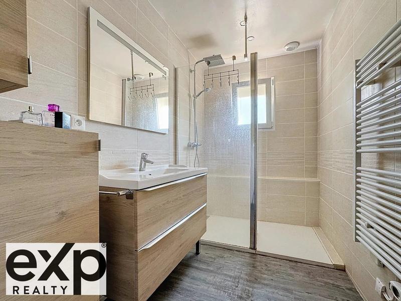 Maison - 218 m² - 6 pièces