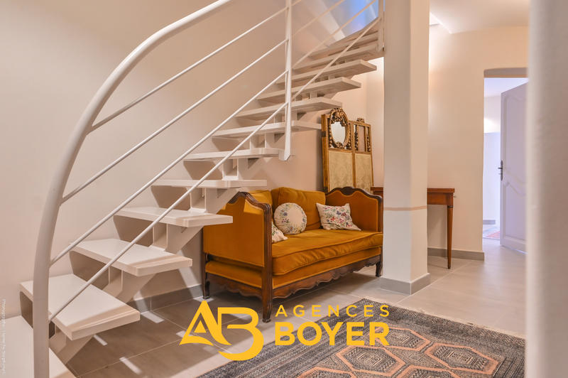 Maison - 300 m² - 8 pièces