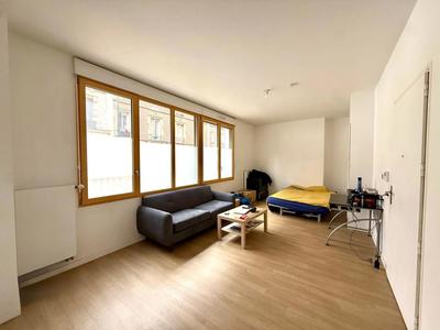 Studio - 30 m² - 1 pièce