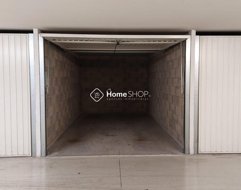 Parking / Garage - 12 m²